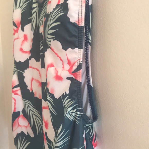 Bathing suit - Picture 3 of 5